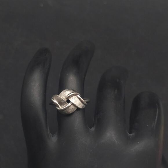 Vintage Avon 1973 French Twist Ring Silver Tone Size 4.75 - Picture 7 of 9